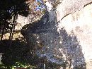 達谷窟毘沙門堂境内岸壁に刻まれた岩面大沸